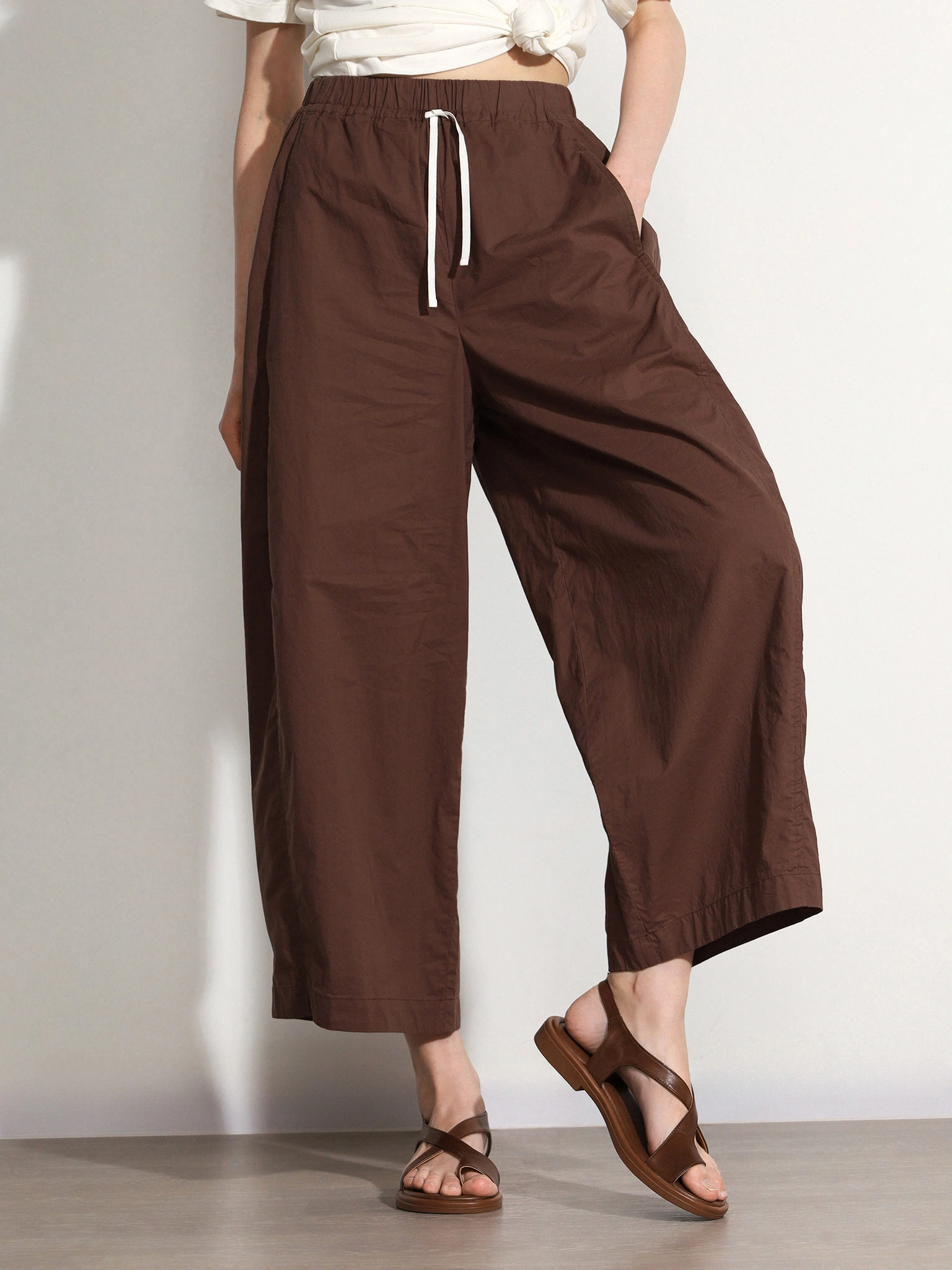 Брюки коричневого цвета из хлопка прямого кроя